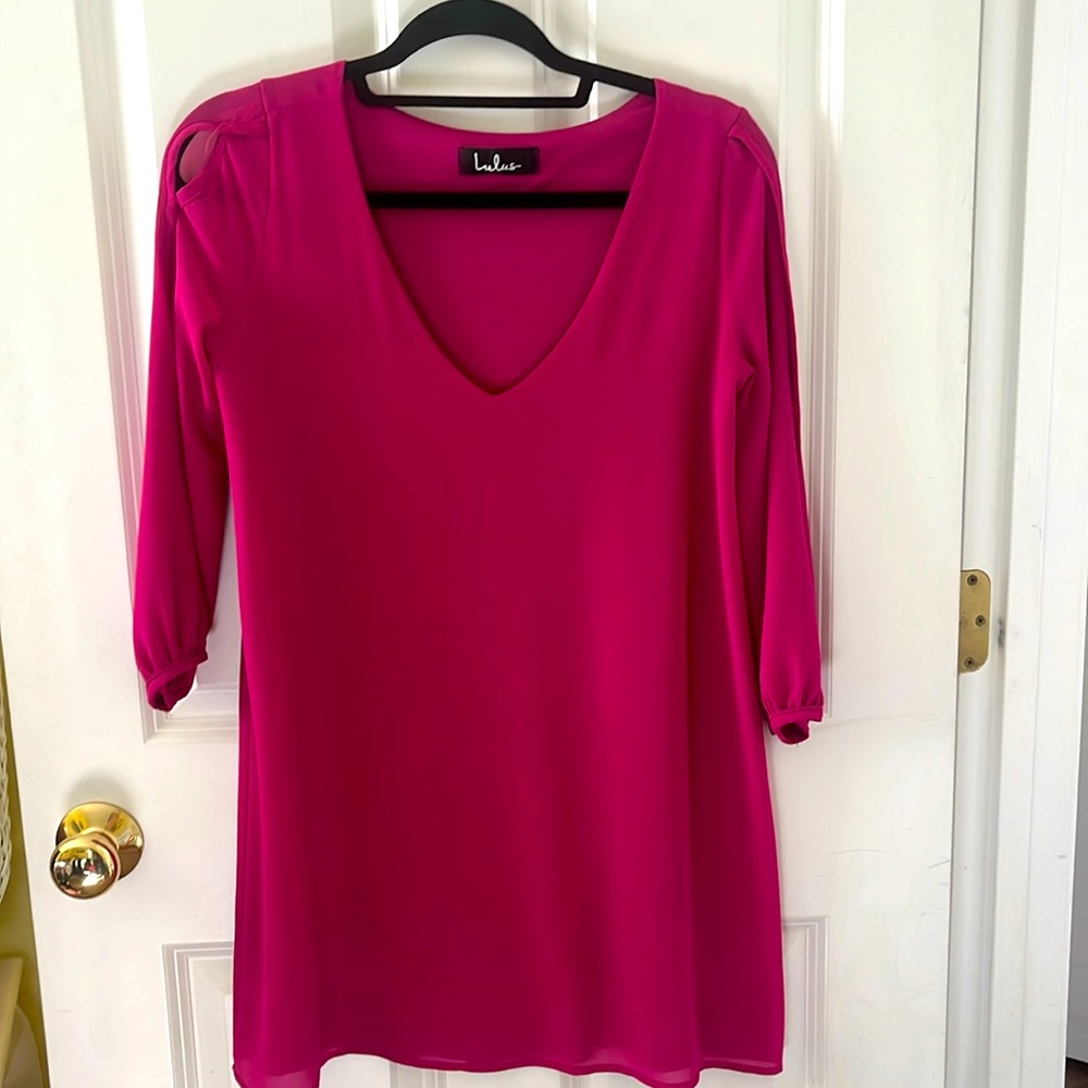 NWOT! Lulus Pink  top with 3/4 elastic chiffon sleeves.